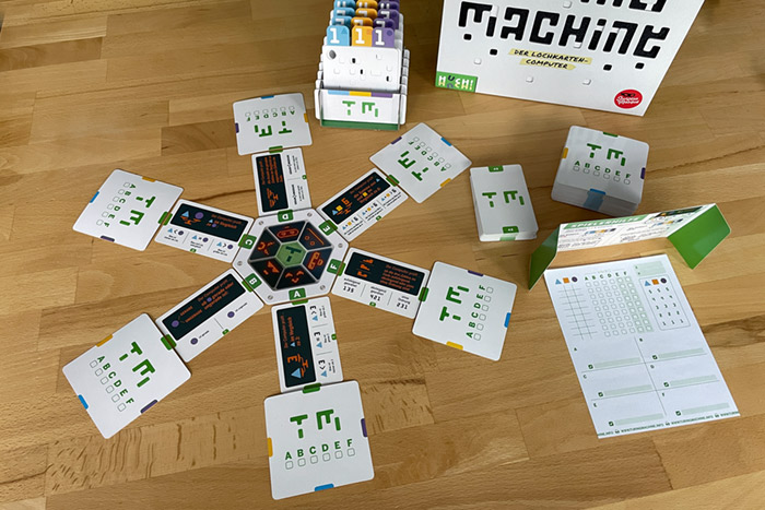 Turing Machine: Analoger Lochkarten-Computer als Brettspiel